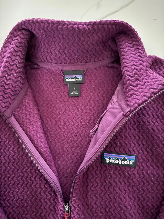 Patagonia Plum Quarter-Zip Fleece Pullover NWOT - Picture 3 of 4